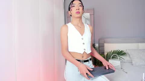 alaiaguerra online show from September 2025 07:35:01 PM