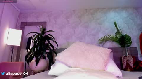 alaiaguerra online show from April 2026 08:44:02 PM