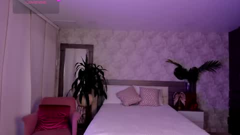 alaiaguerra online show from April 2026 08:37:02 PM