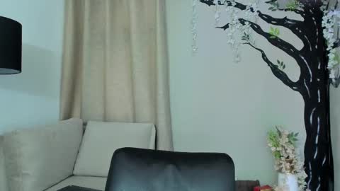 Snapshot of alaiasmile_ chatting on October 2025 07:20:02 PM online show from October 2025 07:20:02 PM