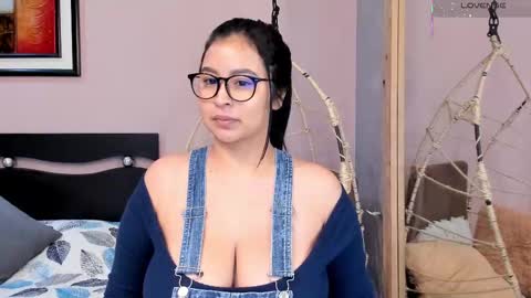 Snapshot of alaiasmile_ chatting on October 2025 12:03:02 PM online show from October 2025 12:03:02 PM