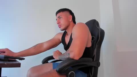 Snapshot of alan_muscle chatting on February 2025 05:41:01 AM Alan online show from February 2025 05:41:01 AM