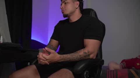 Snapshot of alan_muscle chatting on October 2025 07:12:02 AM Alan online show from October 2025 07:12:02 AM