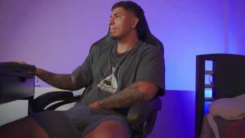 Snapshot of alan_muscle chatting on November 2025 05:40:02 AM Alan online show from November 2025 05:40:02 AM