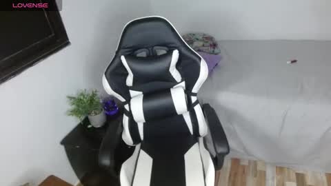 Snapshot of alana_4 chatting on December 2025 03:12:01 AM alana online show from December 2025 03:12:01 AM