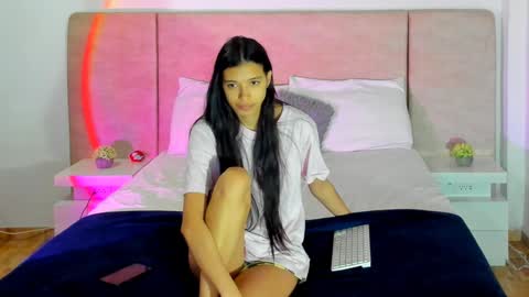 Snapshot of alana__get chatting on January 2025 07:13:02 AM online show from January 2025 07:13:02 AM