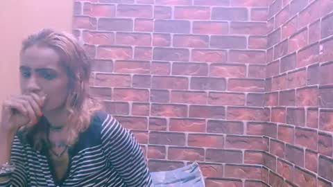 Snapshot of alana_del_ray chatting on April 2026 05:25:02 PM alana_del_ray online show from April 2026 05:25:02 PM