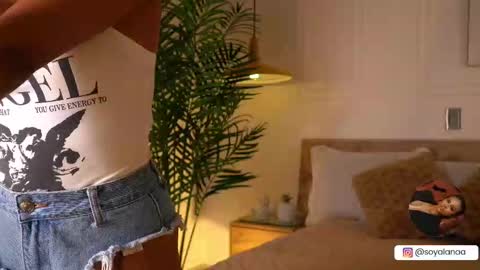 Snapshot of alana_haze chatting on October 2025 04:42:01 AM Alana online show from October 2025 04:42:01 AM