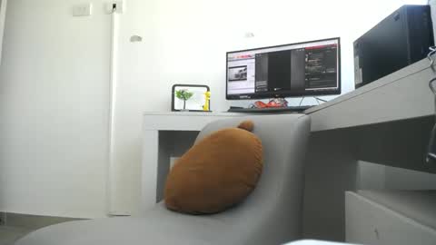 A l a n a online show from January 2025 08:14:02 PM