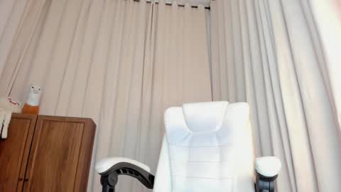 Snapshot of alanakimura_ chatting on January 2025 12:42:02 PM Alana silvana online show from January 2025 12:42:02 PM