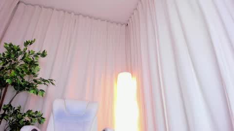 Snapshot of alanakimura_ chatting on February 2025 05:28:01 PM Alana silvana online show from February 2025 05:28:01 PM