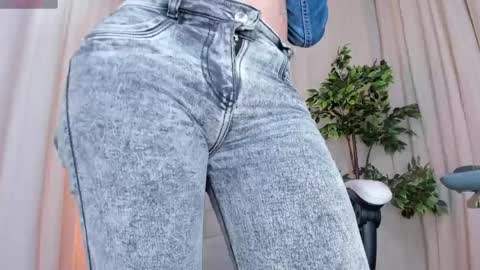 Snapshot of alanakimura_ chatting on March 2025 04:11:02 PM Alana silvana online show from March 2025 04:11:02 PM