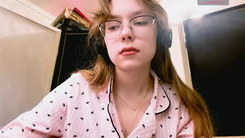 Stella online show from November 2025 01:00:02 PM