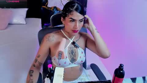 Snapshot of alanna_wild chatting on June 2026 06:01:02 PM Alana online show from June 2026 06:01:02 PM