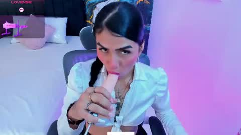 Snapshot of alanna_wild chatting on June 2026 06:14:01 PM Alana online show from June 2026 06:14:01 PM