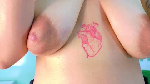 Snapshot of alaskaarosse__ chatting on September 2025 11:10:01 AM A L A S K A online show from September 2025 11:10:01 AM
