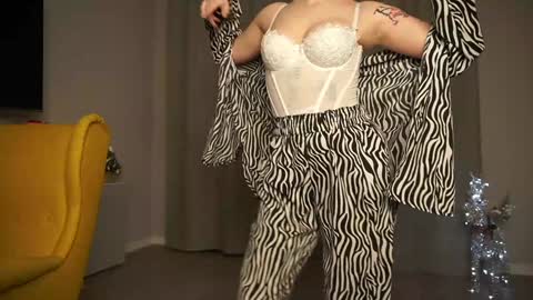 Hi all. My name is Stela and this is my first day here online show from January 2025 10:23:01 PM