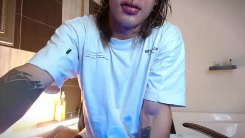 Snapshot of albertbernal69 chatting on December 2025 02:40:01 AM Albert online show from December 2025 02:40:01 AM