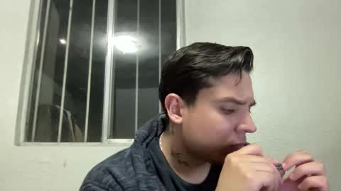 albertoarenas16 online show from April 2026 07:20:01 AM