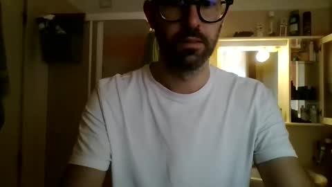 Snapshot of albertodivenire chatting on February 2025 02:46:02 PM albertodivenire online show from February 2025 02:46:02 PM