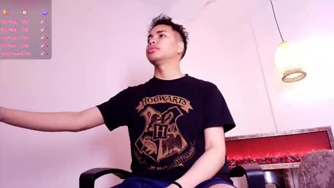 Snapshot of aleclightwood_dim chatting on December 2025 03:23:01 AM Alec Help me reach 20 Likes online show from December 2025 03:23:01 AM