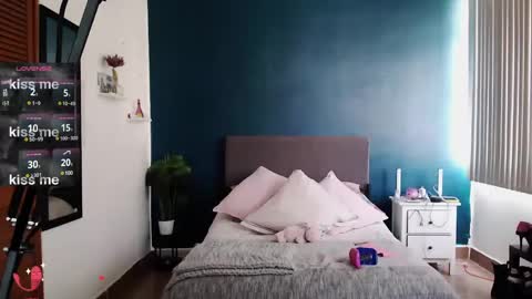 aledelo online show from December 2024 05:45:02 PM