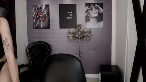 Snapshot of aleesha_cameron02 chatting on November 2025 01:20:01 PM Ale online show from November 2025 01:20:01 PM