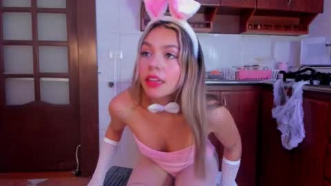aleja_bloom online show from October 2025 12:33:01 PM