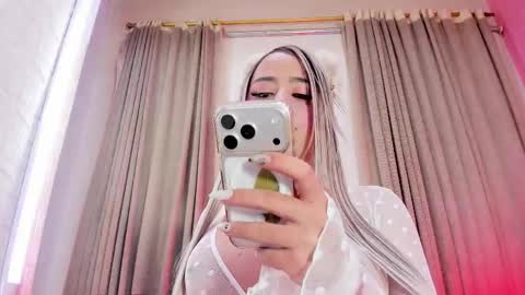 Aleja Hill online show from November 2025 03:47:02 PM