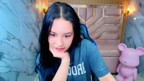 Snapshot of aleja_r_ chatting on June 2026 08:19:02 PM Aleja online show from June 2026 08:19:02 PM