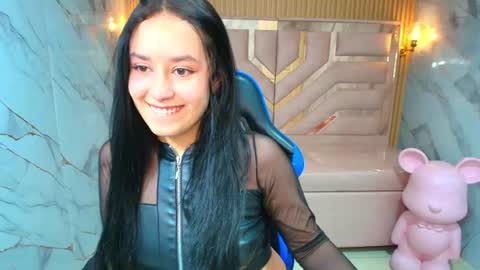 Snapshot of aleja_r_ chatting on June 2026 07:27:02 PM Aleja online show from June 2026 07:27:02 PM