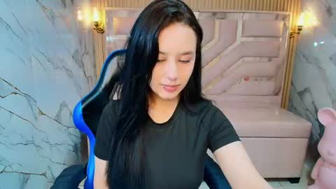 Snapshot of aleja_r_ chatting on June 2026 08:13:01 PM Aleja online show from June 2026 08:13:01 PM