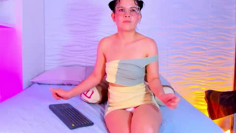 Snapshot of alejagarcia_ chatting on October 2025 09:27:02 PM CUTE ALEJA online show from October 2025 09:27:02 PM