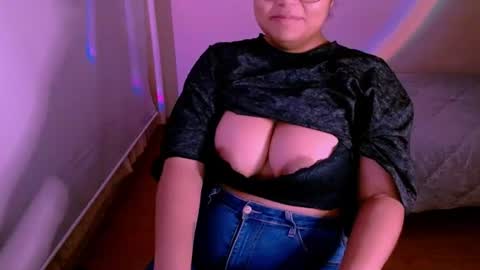 Alejandra  online show from July 2026 11:33:01 PM