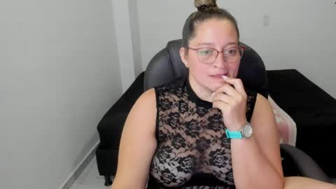 alejandra online show from April 2026 12:43:02 AM