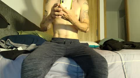 Snapshot of alejandro_bigcock chatting on January 2025 04:48:01 AM Alejandro Hernndez online show from January 2025 04:48:01 AM