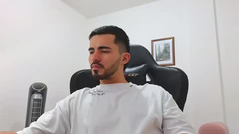 Snapshot of alejandroo_7 chatting on January 2025 08:52:02 PM alejandroo_7 online show from January 2025 08:52:02 PM