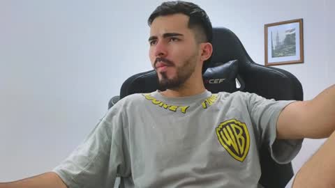 Snapshot of alejandroo_7 chatting on January 2025 11:52:02 PM alejandroo_7 online show from January 2025 11:52:02 PM