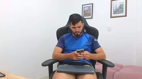 Snapshot of alejandroo_7 chatting on January 2025 08:01:02 PM alejandroo_7 online show from January 2025 08:01:02 PM
