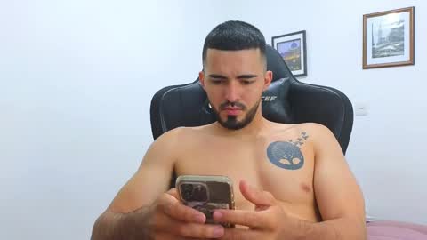 Snapshot of alejandroo_7 chatting on February 2025 10:42:02 PM alejandroo_7 online show from February 2025 10:42:02 PM