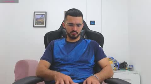 alejandroo_7 online show from January 2026 05:26:01 PM