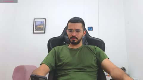 alejandroo_7 online show from January 2026 06:23:02 PM