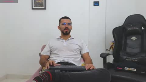 alejandroo_7 online show from February 2026 08:40:02 PM