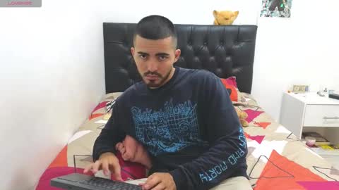 alejandroo_7 online show from February 2026 03:54:01 PM