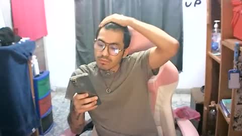 Snapshot of alejandropppzz chatting on February 2025 10:43:02 AM alejandropppzz online show from February 2025 10:43:02 AM