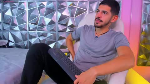 Snapshot of alejandrostorm chatting on January 2026 08:33:01 PM Alejo online show from January 2026 08:33:01 PM