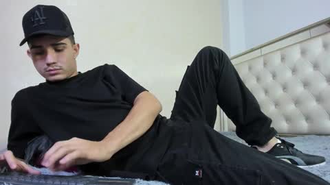 Snapshot of alejo_gray1 chatting on November 2025 03:17:01 AM alejo_gray1 online show from November 2025 03:17:01 AM