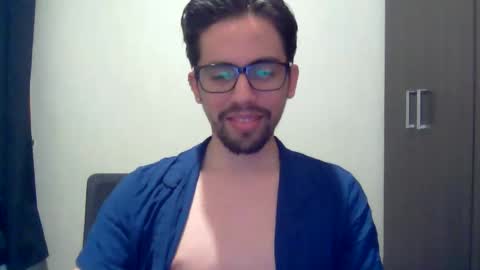 Snapshot of alejo_shy chatting on January 2025 04:00:02 AM alejo_shy online show from January 2025 04:00:02 AM