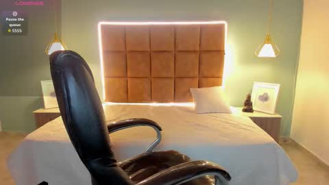 ALejoo Saenz online show from November 2025 02:45:02 AM