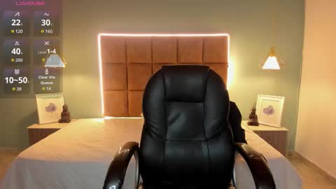 ALejoo Saenz online show from November 2025 12:31:01 AM